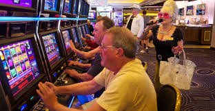 Meja baccarat live kasino mitr77 dengan dealer sungguhan dan tampilan kartu yang jelas